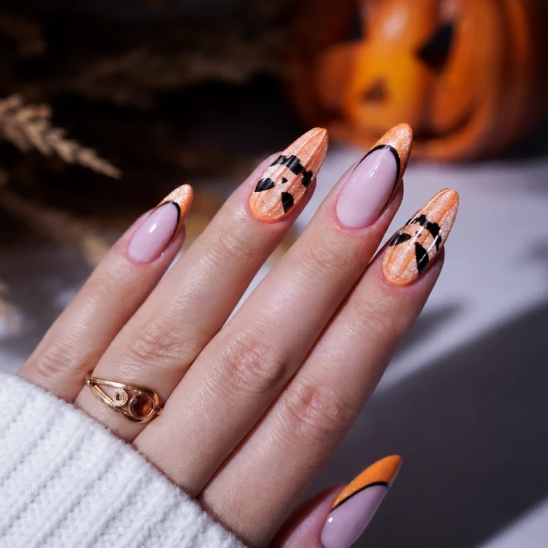 pomarańczowe paznokcie z dynią na halloween