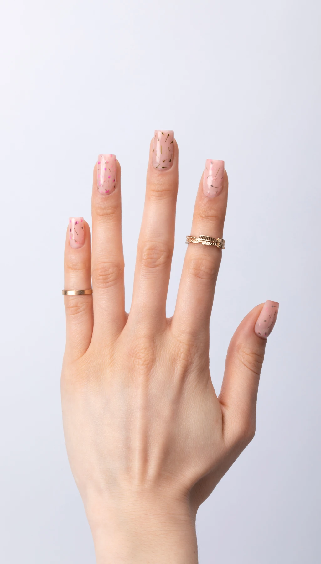 Manicure w jasnej kompozycji