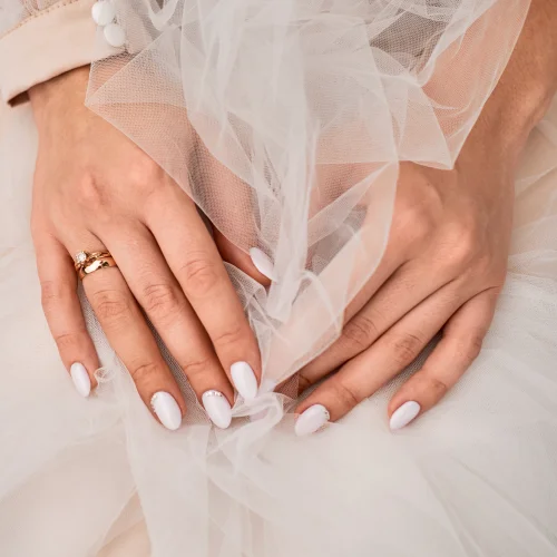  manicure slubny z cyrkoniami
