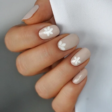 Delicate taupe autumn nails with minimalist white daisies
