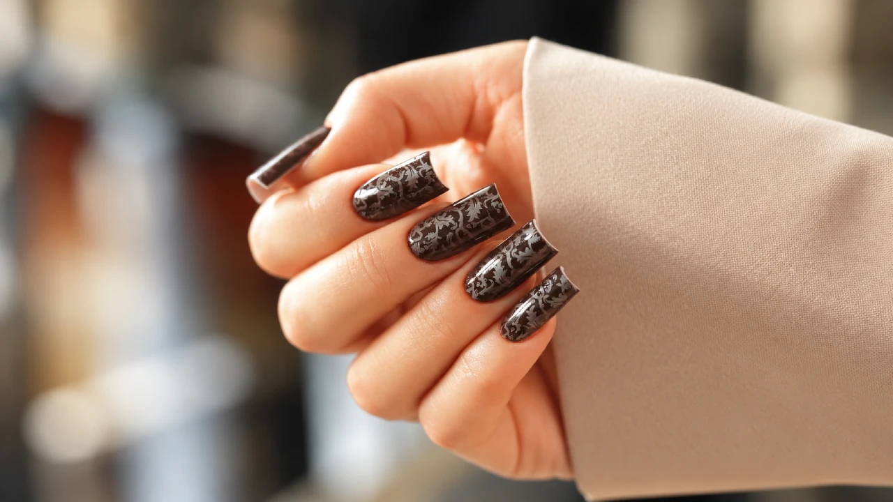 Brown nails with a botanical design in shades of grey
