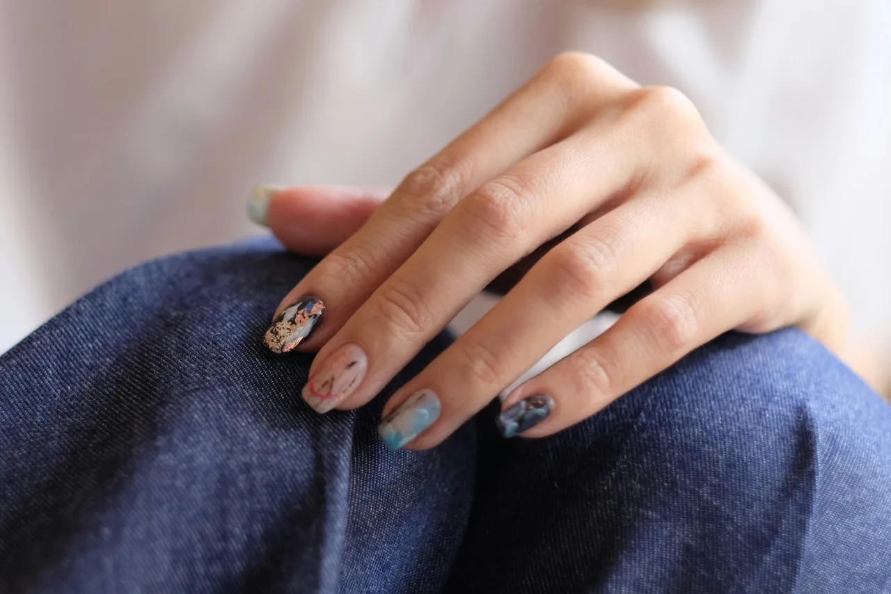 kreatywny manicure hybrydowy