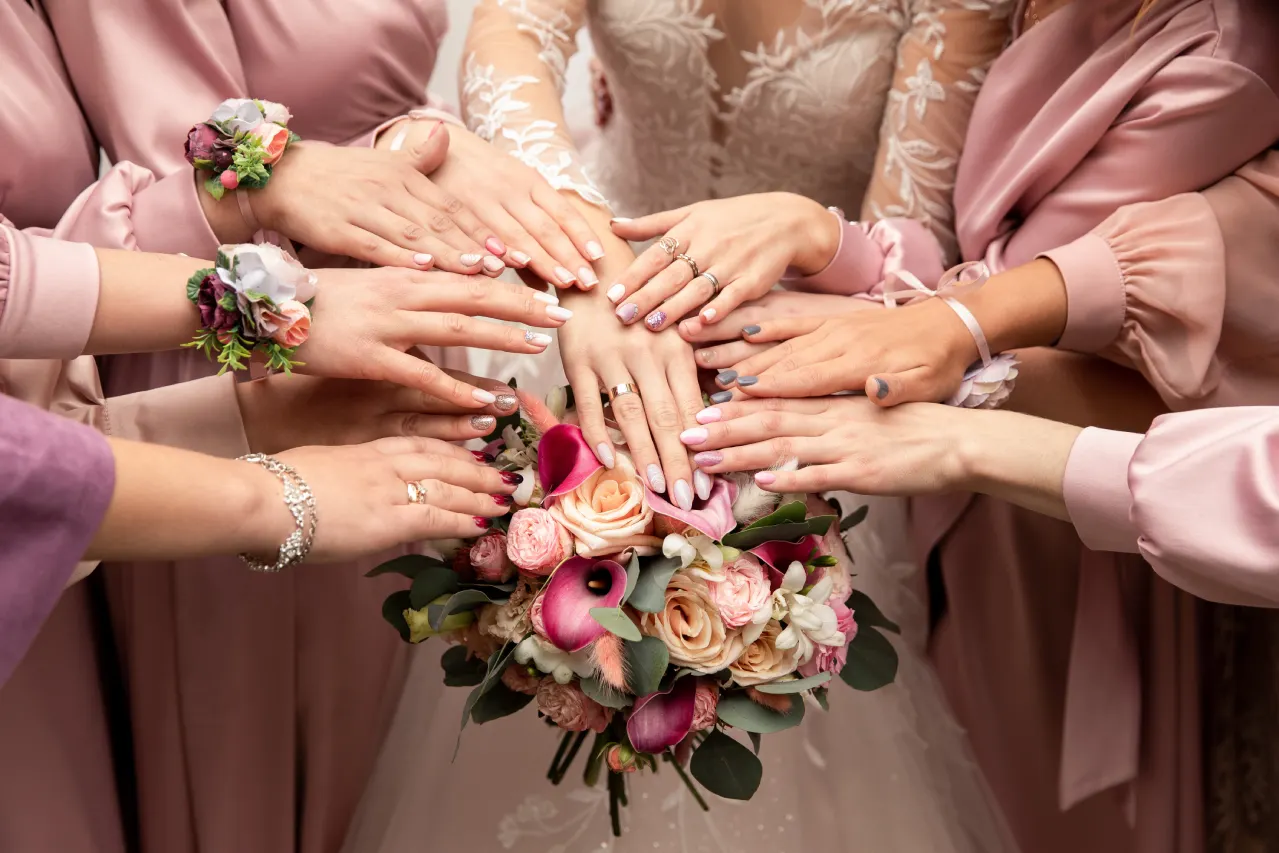 Paznokcie ślubne, które zachwycają – stwórz idealny manicure na ten wyjątkowy dzień