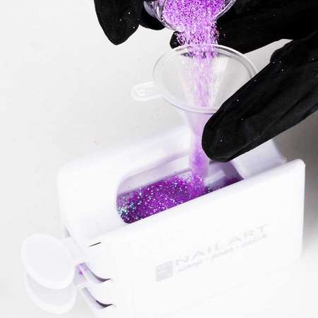 A small tray for sprinkling decorations and titanium manicures