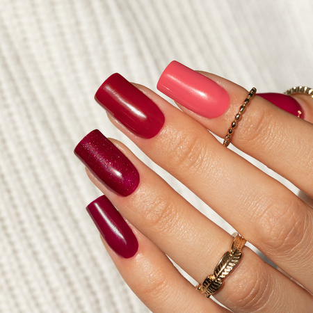 Esmalte híbrido Molly Nails Hearts &amp; Kisses Dark Raspberry sin HEMA ni Di-HEMA, 8 g, n.º 193